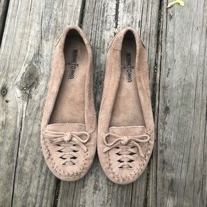 Minnetonka Suede moccasin slippers